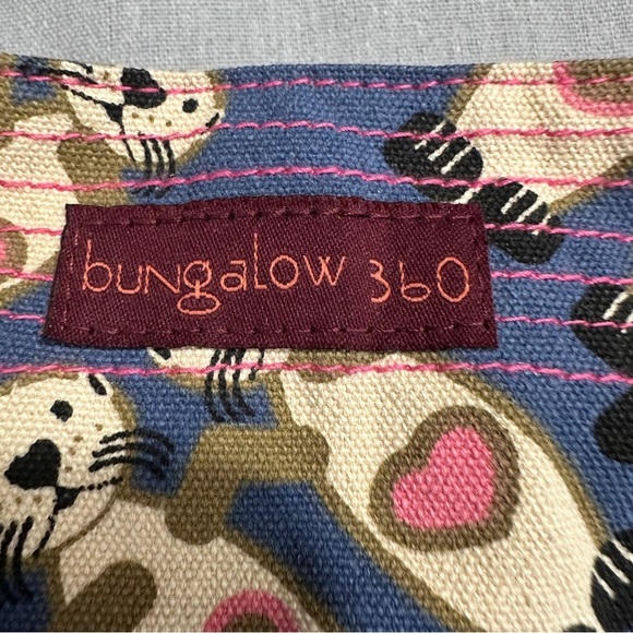 Bungalow 360 shoulder bag, otter print, adjustable strap, crossbody - Picture 3 of 8